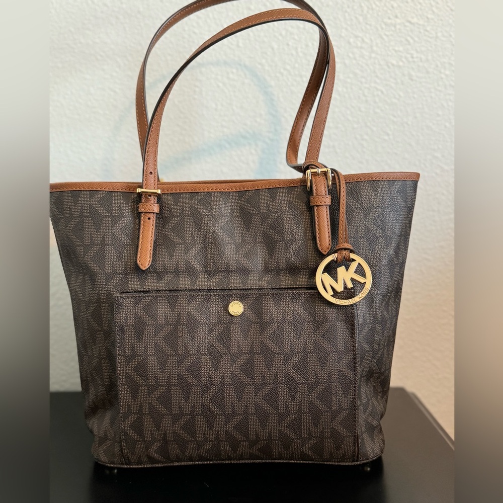 Micheal Kors Jet Set Signature Snap Pocket Tote Brown MK Monogram